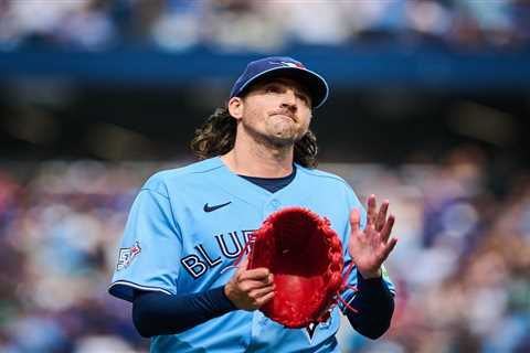 Cubs acquiring Kevin Gausman from Blue Jays as they bolster rotation at trade deadline