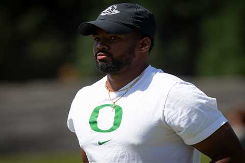 Oregon assistant coach Ra’Shaad Samples  leaves scene of DUI crash, claims he is ‘DeSean Jackson’..