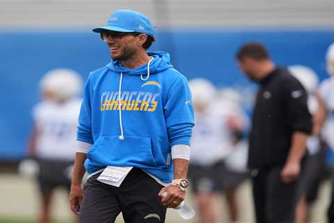 Mike McDaniel refuses to reinvent offense, revives proven 49ers blueprint