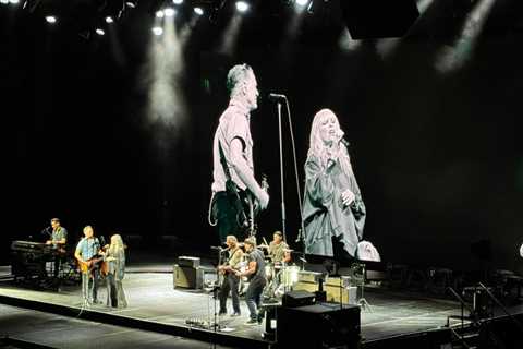 Bryan Adams Brings Out Pat Benatar & Neil Giraldo for Surprise Stevie Wonder Cover in Detroit