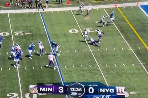 Jamal Adams carted off with knee injury in Vikings crusher