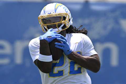Giants sign Najee Harris in intriguing addition to crowded running back room