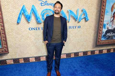 Lin-Manuel Miranda, Hillary Clinton and Paul Rudd Teaming Up For Karaoke Fundraiser in Defense..
