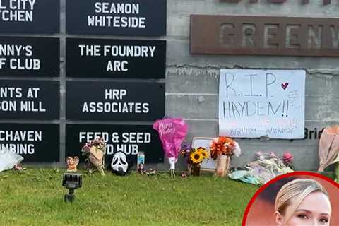 Hayden Panettiere Fans Give Nod To 'Scream' Role at Makeshift Memorial