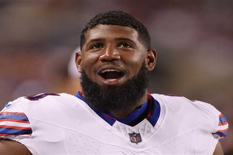 Bills star Ed Oliver mourning tragic death of 2-year-old son