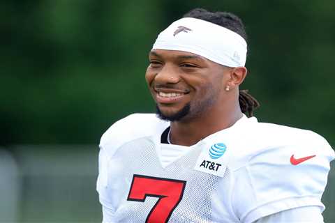 Evaluating crowded running back depth charts is crucial for selecting fantasy ball carriers