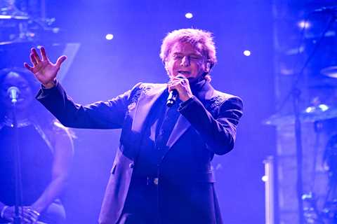 Barry Manilow Cancels Pair of Las Vegas Residency Shows Due to ‘Technical and Vocal Problems’