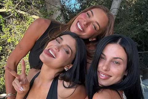 Kylie vs. Stassie vs. Victoria Who'd You Rather?!