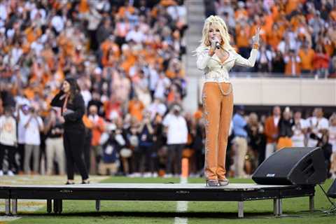 Dolly Parton to Be Honored by Tennessee Football Team With Special Helmet Decal: ‘The Queen of East ..