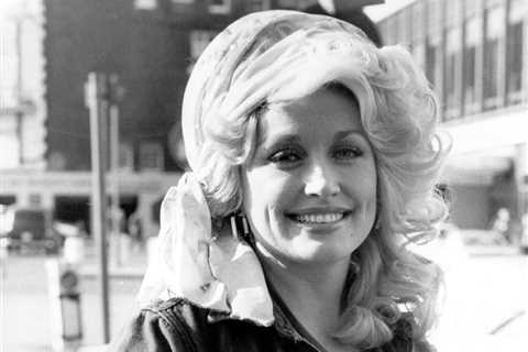 Dolly Parton Returns to Billboard 200 Top 5, Notching Second-Highest-Charting Album Ever