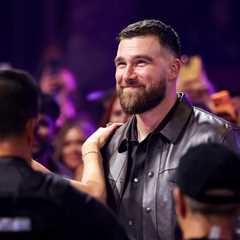 Travis Kelce and Taylor Swift’s Adorable, Fluffy New Dog Makes a Red Carpet-Worthy Debut in Fashion ..