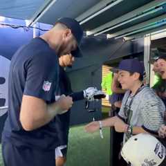 Former USC quarterback has ‘Oh my God’ moment with Seahawks fan