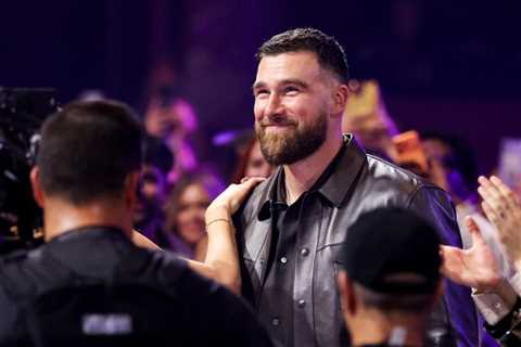 Travis Kelce and Taylor Swift’s Adorable, Fluffy New Dog Makes a Red Carpet-Worthy Debut in Fashion ..