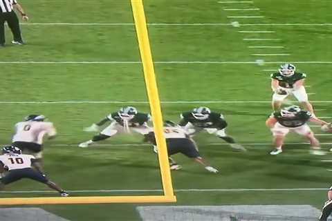 Michigan State lineman pukes mid-snap in appalling scene