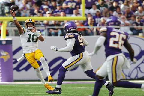 Jordan Love, Packers completely melt down in brutal second half collapse to Carson Wentz-led Vikings
