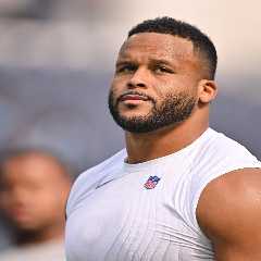 Aaron Donald’s botched kiss exchange with daughter before Bills-Rams game goes viral