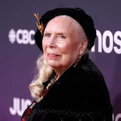 Joni Mitchell Celebrates U.S. Citizenship After ‘A Journey That Began 62 Years Ago’